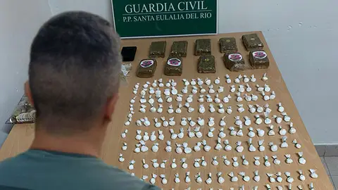 La Guardia Civil detiene a una persona por tráfico de drogas en Santa Eulalia La Guardia Civil detiene a una persona por tráfico de drogas en Santa Eulalia