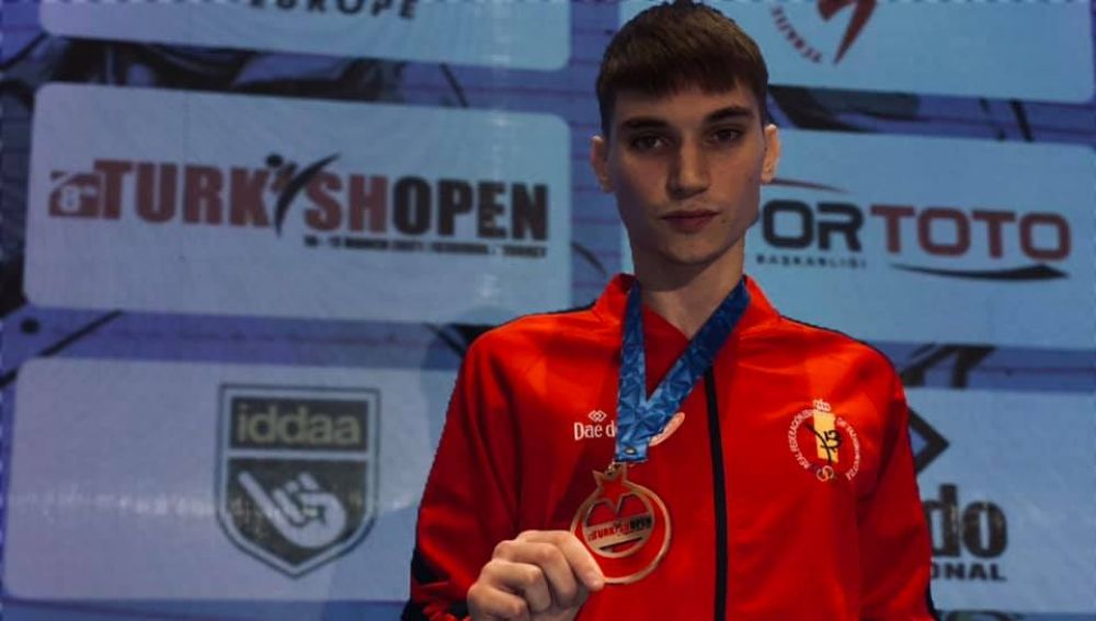 Hugo Arillo Vázquez regresa del Open de Turquía con la medalla de bronce.