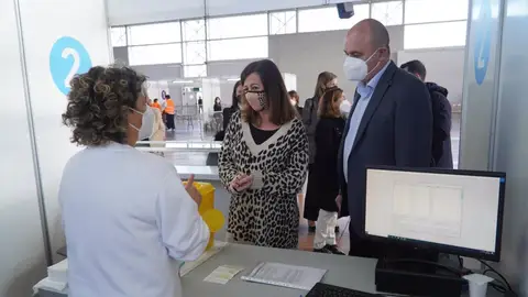Armengol afirma que la suspensión de AstraZeneca "escapa a las decisiones del Govern" Armengol afirma que la suspensión de AstraZeneca "escapa a las decisiones del Govern"