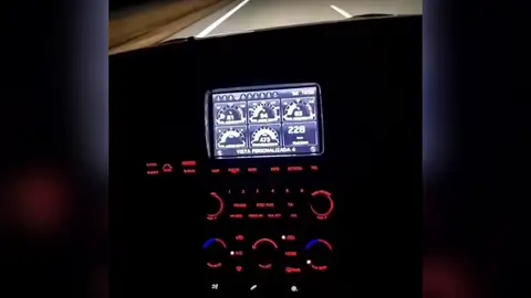 Vídeo: La Guardia Civil investiga a dos conductores por circular a más de 200 km/h Vídeo: La Guardia Civil investiga a dos conductores por circular a más de 200 km/h