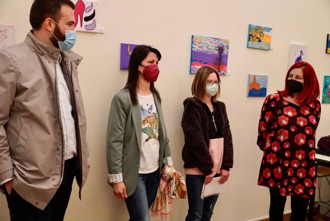 El alcalde inaugura la exposición ‘Down Cáceres’ y anima a los cacereños y cacereñas a asistir para comprender mejor la forma de percibir el mundo de las personas con Síndrome de Down El alcalde inaugura la exposición ‘Down Cáceres’ y anima a los cacereños y cacereñas a asistir para comprender mejor la forma de percibir el mundo de las personas con Síndrome de Down