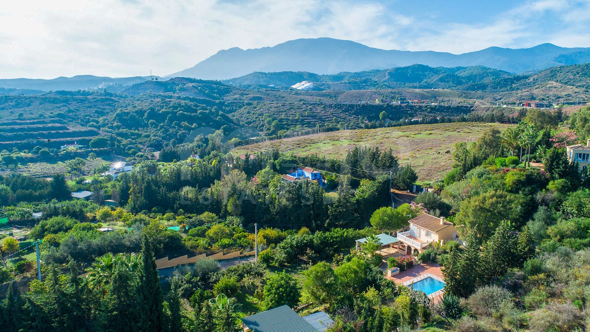 Muere una niña de 7 años al caerle encima una estructura metálica en una finca de Estepona Muere una niña de 7 años al caerle encima una estructura metálica en una finca de Estepona