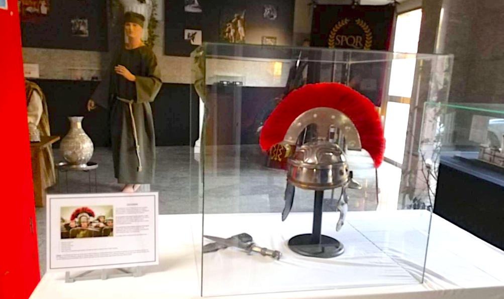 El Vía Crucis Viviente expone estos días en Infiesto sus imágenes y atuendos El Vía Crucis Viviente expone estos días en Infiesto sus imágenes y atuendos