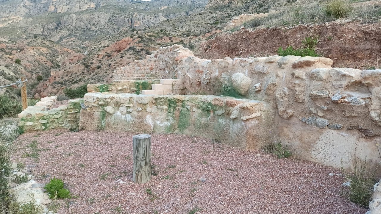 El Ayuntamiento de Crevillent denuncia la aparición de pintadas en el yacimiento arqueológico Peña Negra El Ayuntamiento de Crevillent denuncia la aparición de pintadas en el yacimiento arqueológico Peña Negra