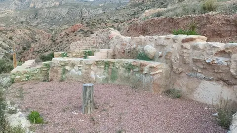 Pintadas en el yacimiento arqueológico Peña Negra de Crevillent. Pintadas en el yacimiento arqueológico Peña Negra de Crevillent.