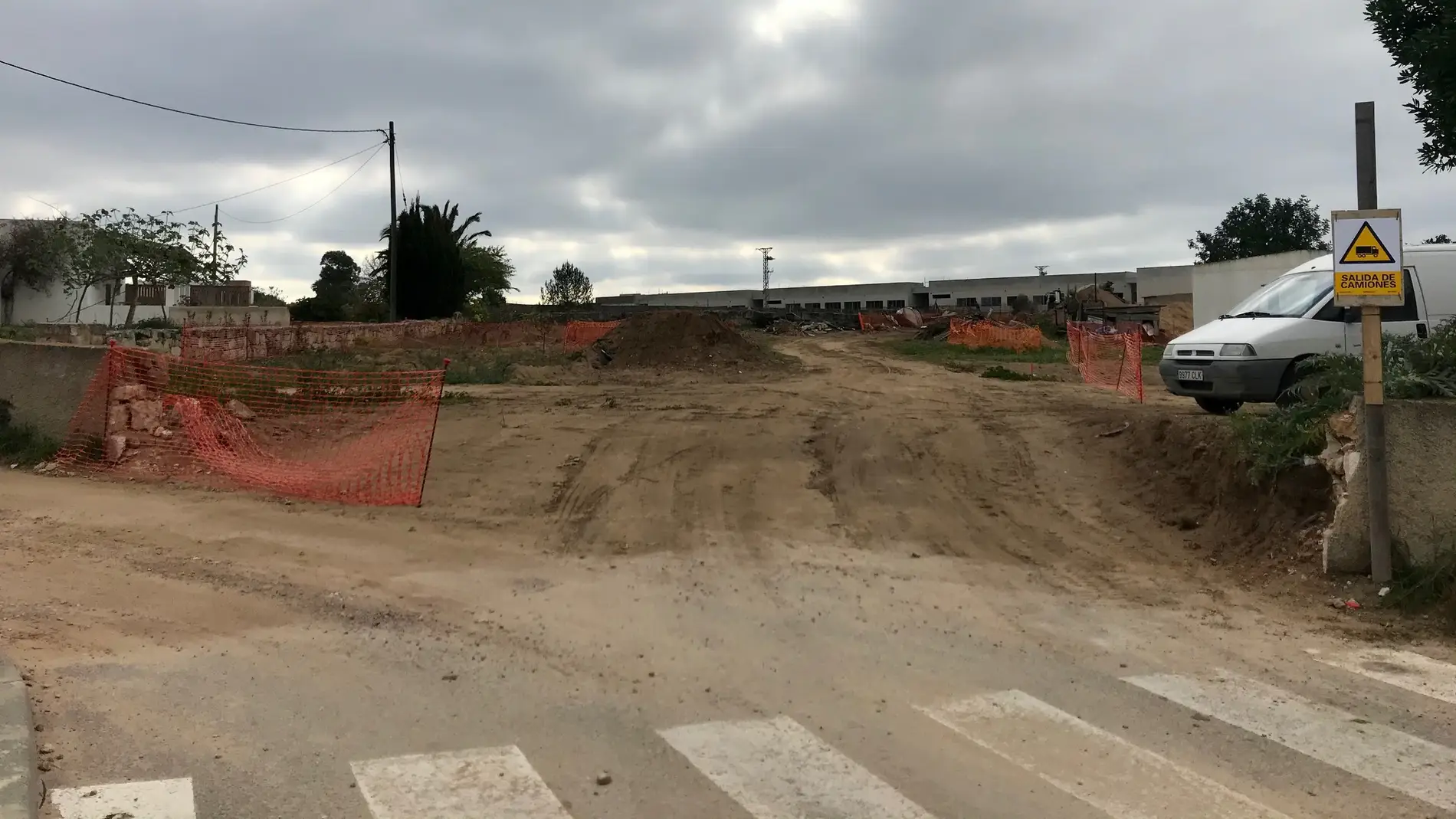 Las obras de acceso en la escuela de San Ferrán estarán finalizadas antes del inicio del próximo curso escolar