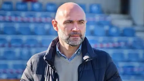Manel Menéndez, entrenador del Marino de Luanco Ex jugador del Deportivo.