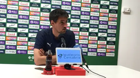 Aritz Solabarrieta Aritz Solabarrieta, entrenador del Racing de Santander