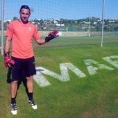 Wilfred posa en el Marbella Football Center Wilfred posa en el Marbella Football Center