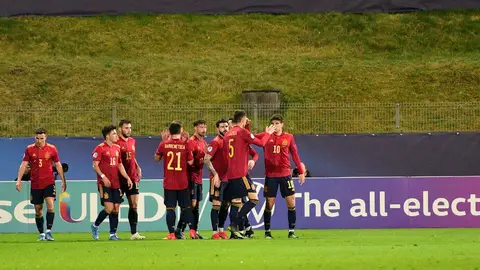 Los jugadores de la sub21 celebran el gol de Dani Gómez Los jugadores de la sub21 celebran el gol de Dani Gómez