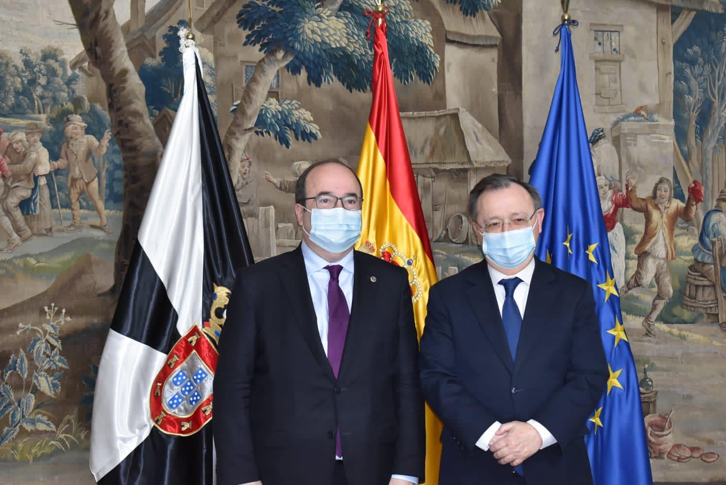 Vivas e Iceta establecen un cauce estable de comunicación para atender de manera ágil las necesidades de Ceuta Vivas e Iceta establecen un cauce estable de comunicación para atender de manera ágil las necesidades de Ceuta