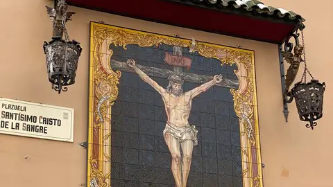 El nuevo azulejo de la Archicofradía de la Sangre Miércoles Santo