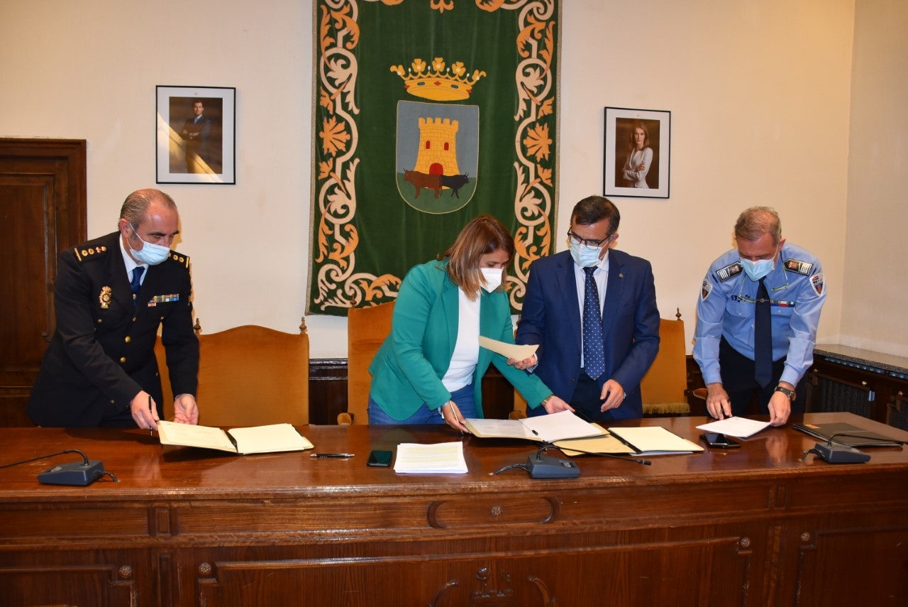 Talavera se convierte en la primera ciudad de la región en renovar el sistema VioGen. Talavera se convierte en la primera ciudad de la región en renovar el sistema VioGen.