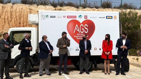 Alicante Gastronómica Solidaria amplia sus medios con un camión isotermo