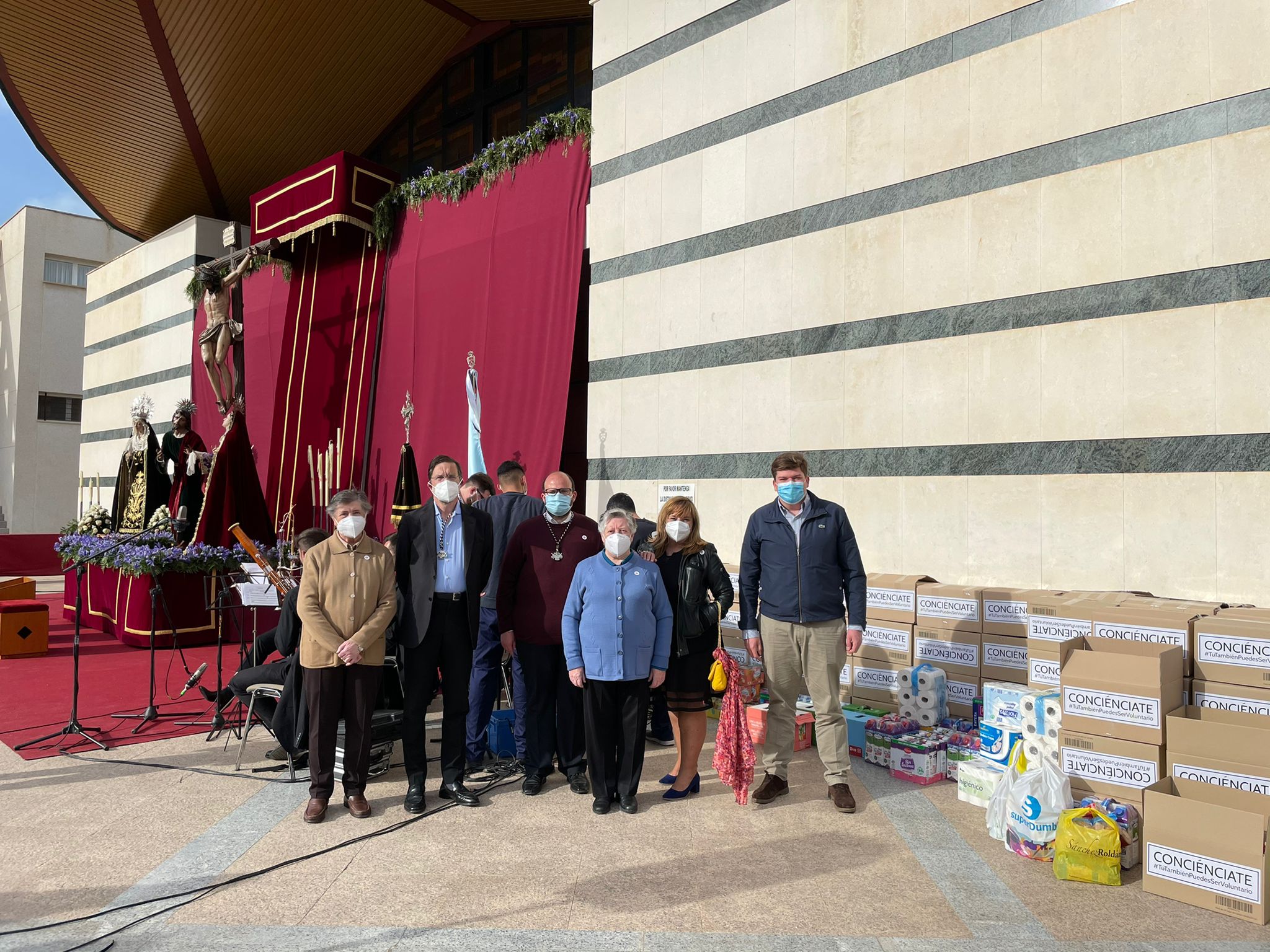 La cofradía de la Sagrada Lanzada recoge dos toneladas y media de productos para el Banco Municipal de Alimentos La cofradía de la Sagrada Lanzada recoge dos toneladas y media de productos para el Banco Municipal de Alimentos