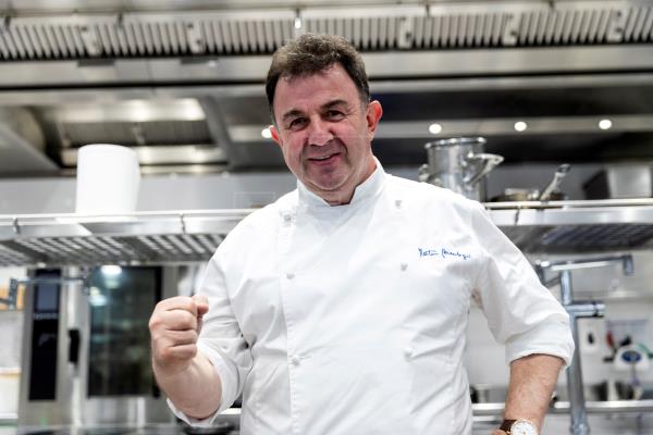 Martín Berasategui presenta con David de Jorge su nuevo libro de recetas 'Dos chiflados en la cocina': "Tengo ganas de seguir en la brecha"