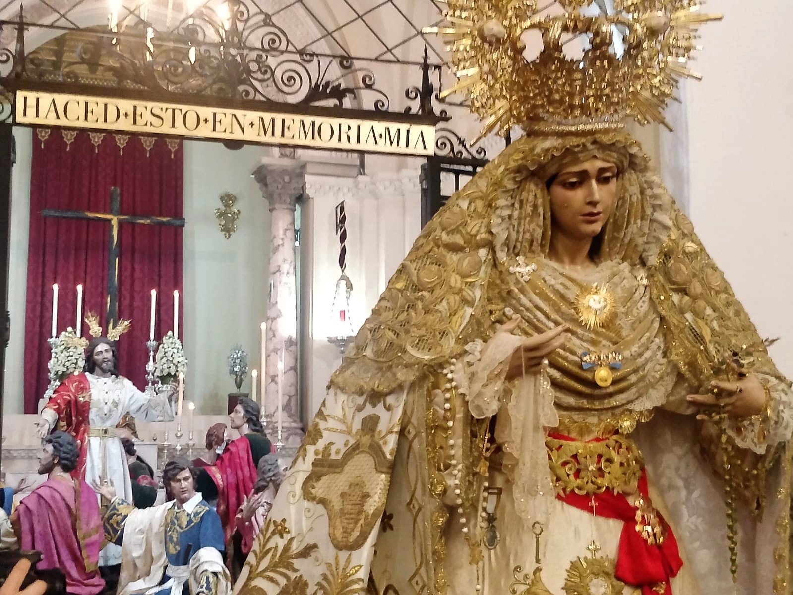 La Cena presenta una estampa inusual sin su mesa La Cena presenta una estampa inusual sin su mesa