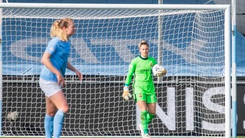 Sandra Pa&ntilde;os ante el Manchester City