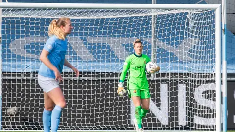 Sandra Paños ante el Manchester City Sandra Paños ante el Manchester City