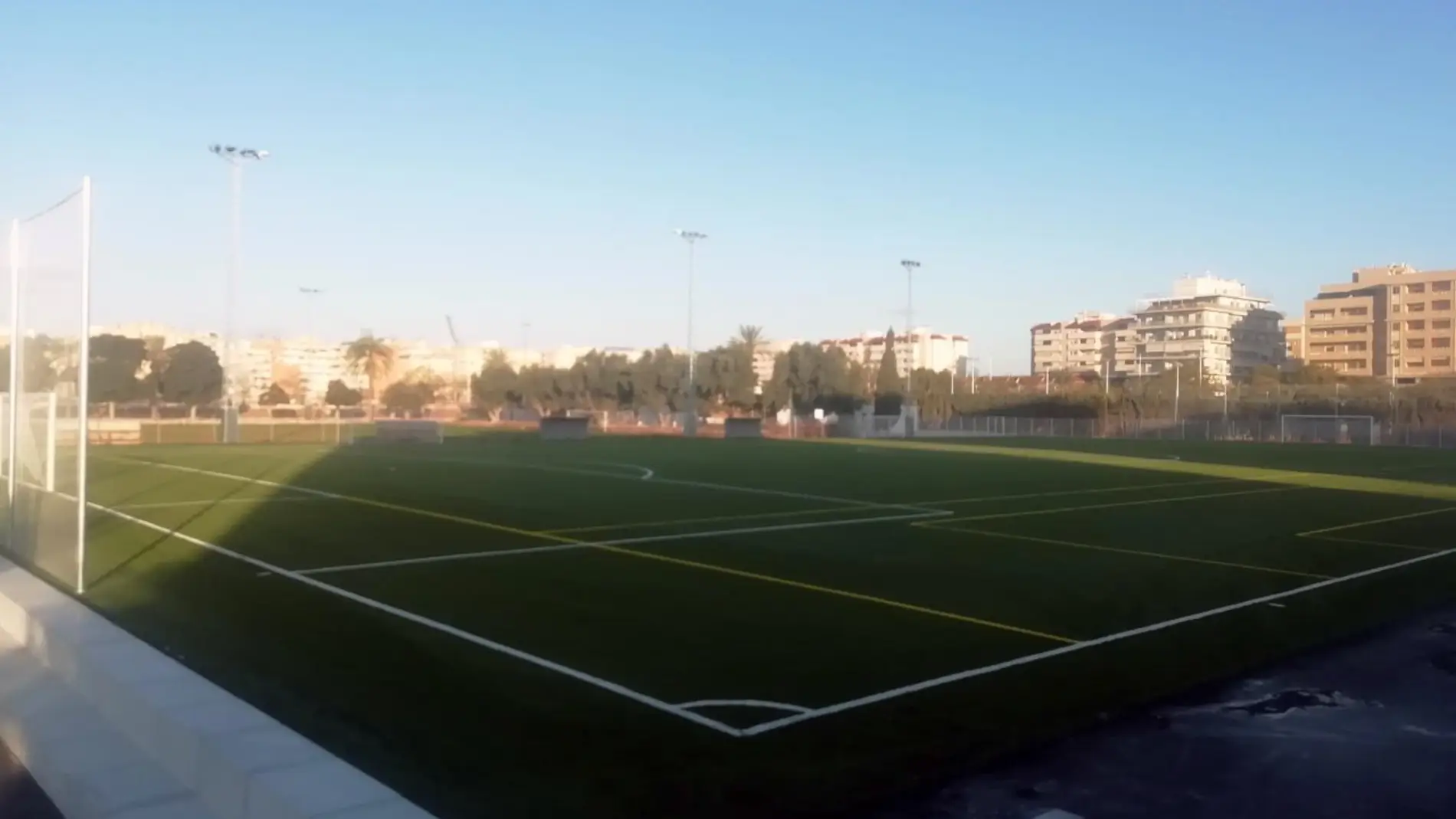 Nuevo campo de césped artificial en el polideportivo de Altabix de Elche.