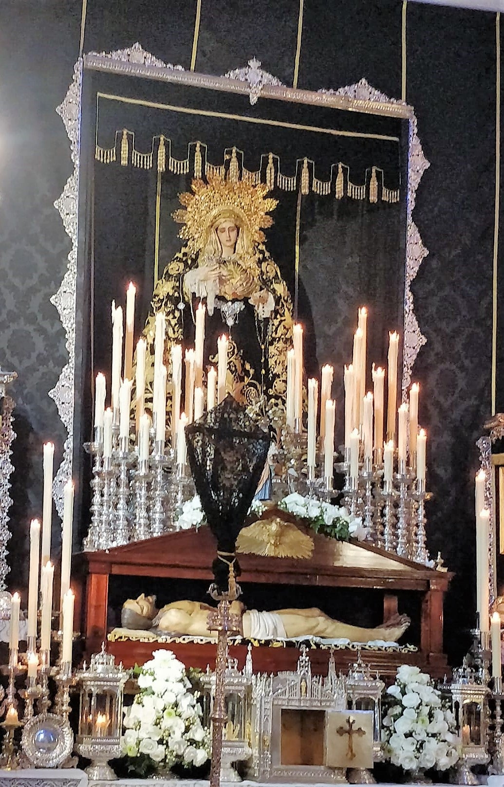 El Sepulcro reposa en la Abadía del Císter para ser visitado El Sepulcro reposa en la Abadía del Císter para ser visitado