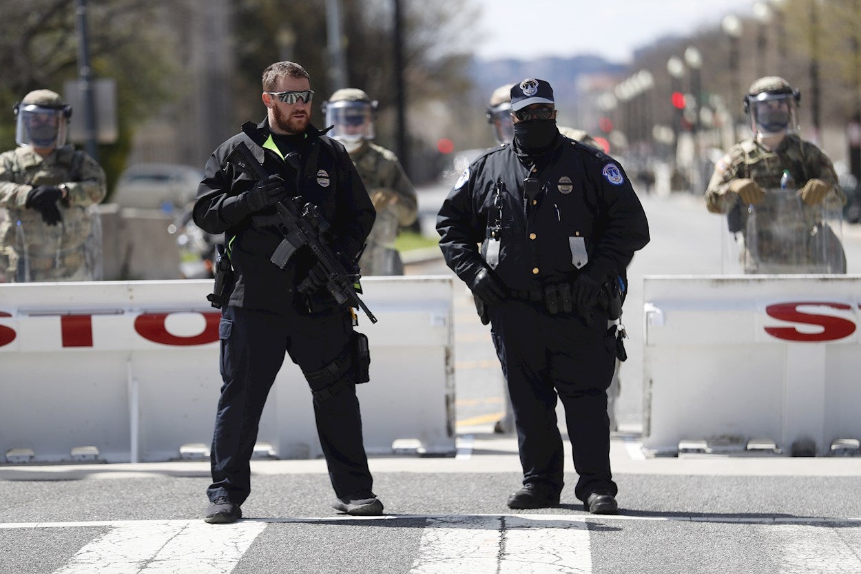 Muere un policía y otro resulta herido de gravedad en un atropello a las puertas del Capitolio de EEUU Muere un policía y otro resulta herido de gravedad en un atropello a las puertas del Capitolio de EEUU