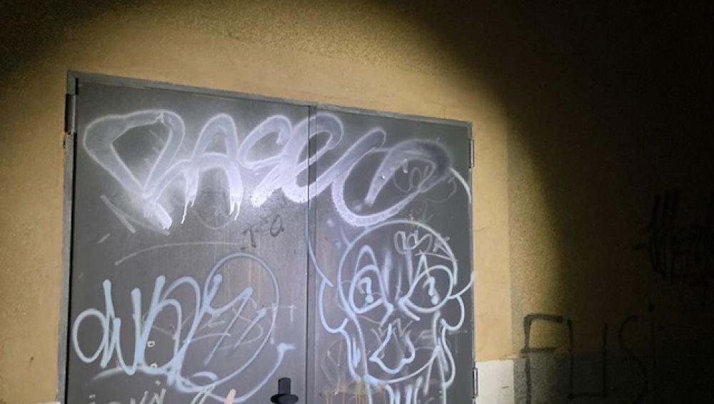 Pintadas atribuidas a los jóvenes identificados en Petrer.