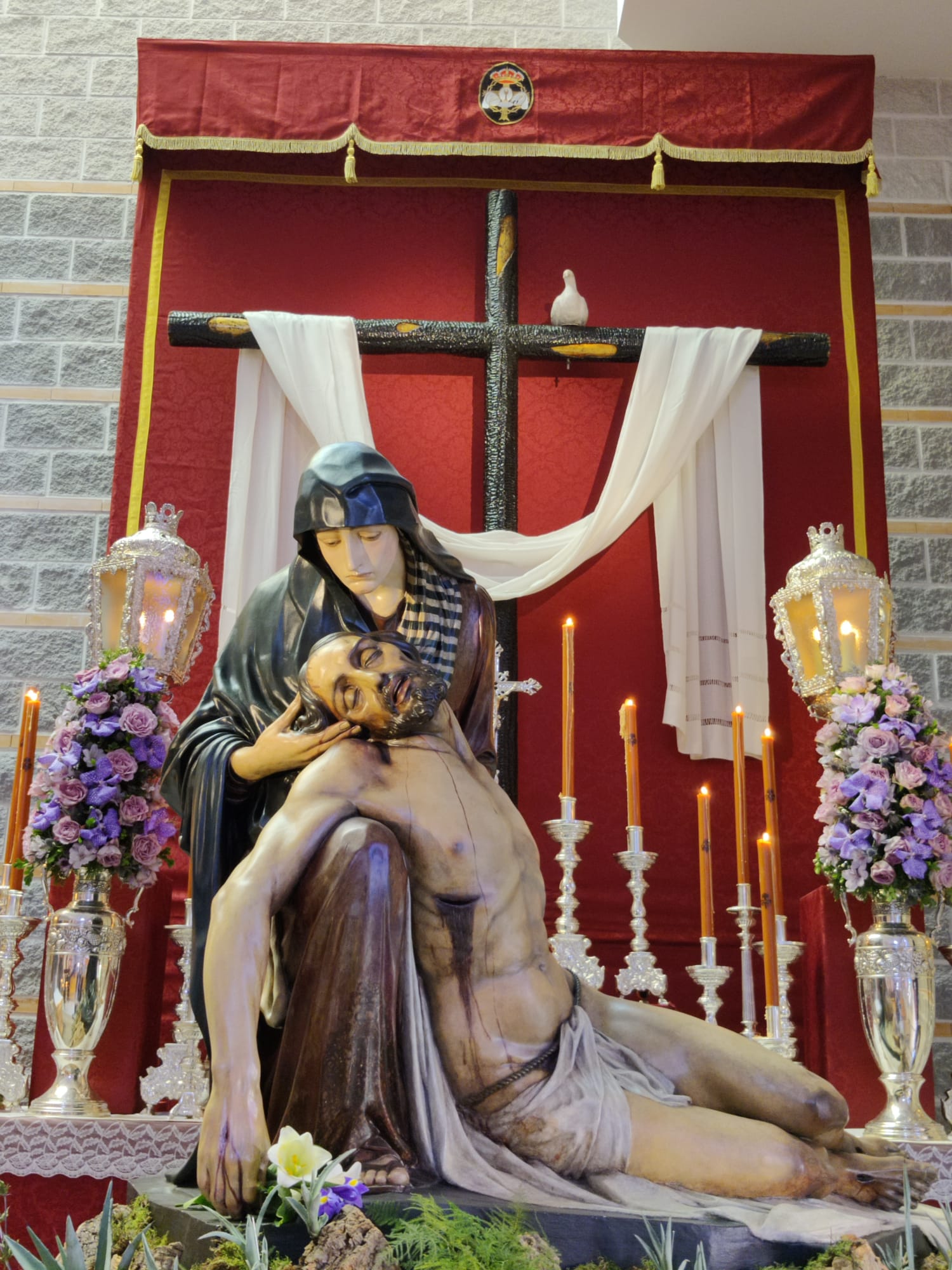 La Piedad recibe a sus devotos en la Iglesia de la Milagrosa La Piedad recibe a sus devotos en la Iglesia de la Milagrosa