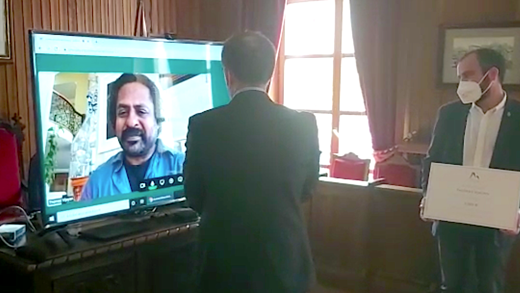 El Ayuntamiento de Piloña acogió el acto de donación del premio del Memorial María Luisa a los Servicios Sociales El Ayuntamiento de Piloña acogió el acto de donación del premio del Memorial María Luisa a los Servicios Sociales