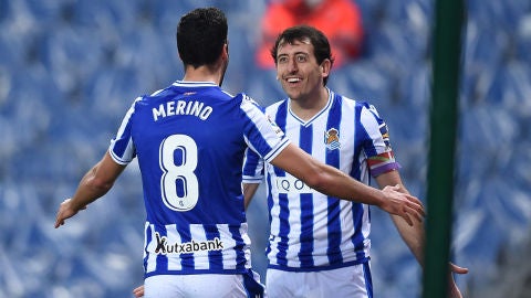  Mikel Merino Y Mikel Oyarzabal celebran un gol de la Real Sociedad