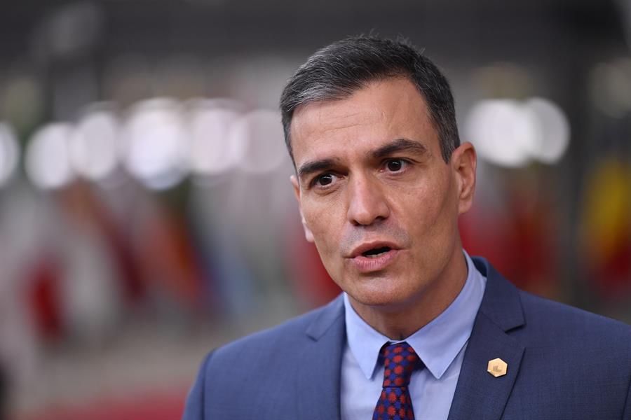 Pedro Sánchez arremete contra Ayuso: "Libertad es todo menos el desmadre de hacer circular el virus" Pedro Sánchez arremete contra Ayuso: "Libertad es todo menos el desmadre de hacer circular el virus"