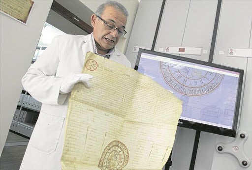 El Ayuntamiento de Cáceres digitaliza su archivo municipal El Ayuntamiento de Cáceres digitaliza su archivo municipal