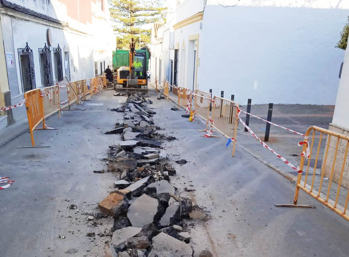 Chiclana Natural repara redes de saneamiento en las calles Gerardo Diego, Luna y Salsipuedes Chiclana Natural repara redes de saneamiento en las calles Gerardo Diego, Luna y Salsipuedes
