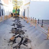 Chiclana Natural procede a la reparación de redes de saneamiento en las calles Gerardo Diego, Luna y Salsipuedes