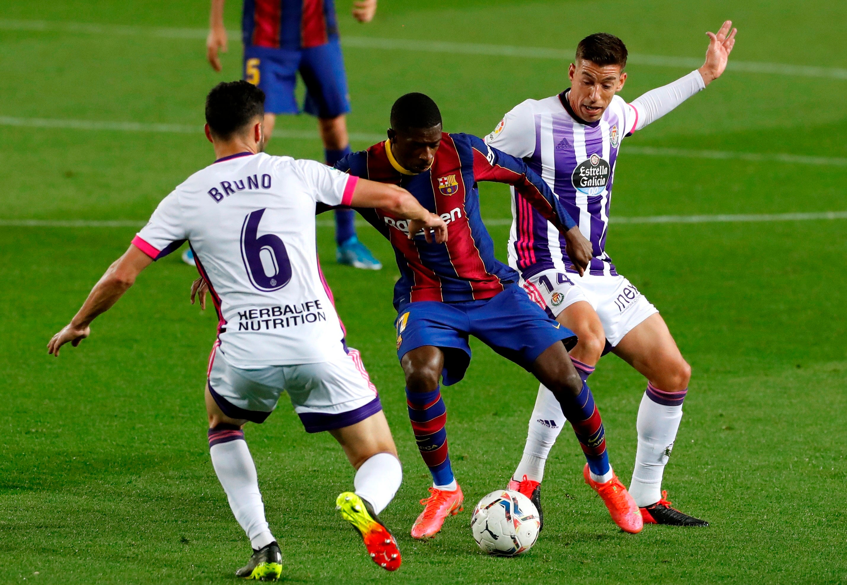 Un gol de Dembélé le da la victoria al Barça y lo sitúa a un punto del Atleti Un gol de Dembélé le da la victoria al Barça y lo sitúa a un punto del Atleti