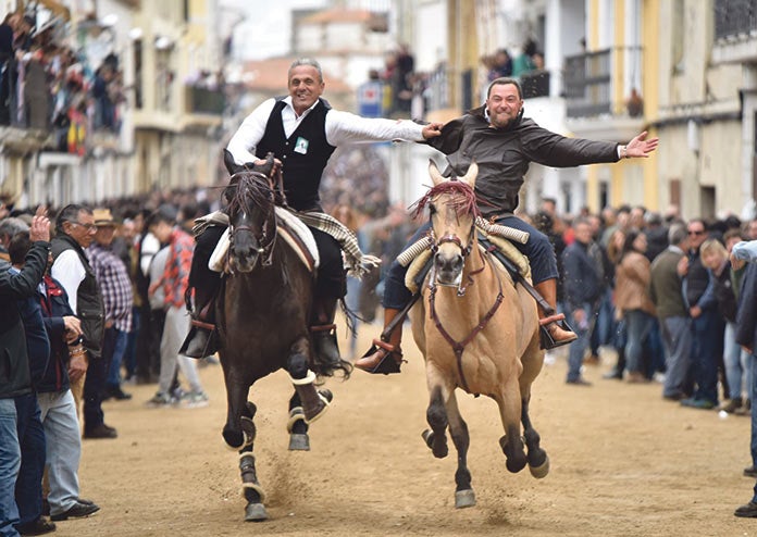Un Lunes de Pascua sin caballos en Arroyo de la Luz Un Lunes de Pascua sin caballos en Arroyo de la Luz