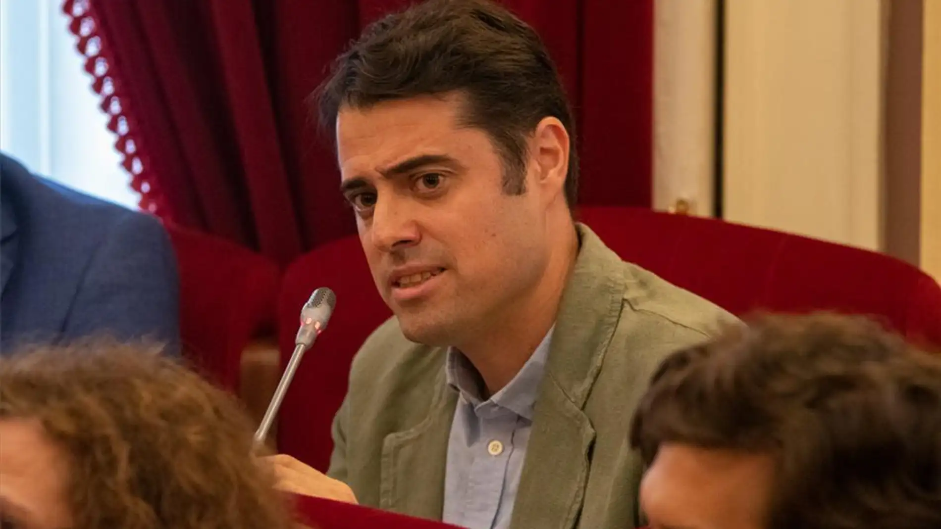 El concejal de VOX en Badajoz, Alejandro Vélez abandona el partido, juntos a otros 7 miembros de la formación en Extremadura