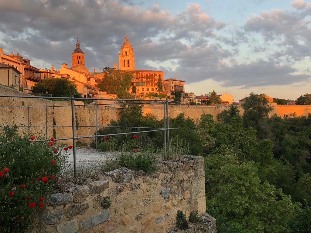 Mirada a la ciudad desde el exterior Mirada a la ciudad desde el exterior
