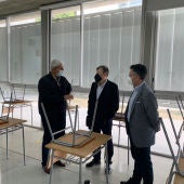 En el encuentro estuvo el alcalde, Manuel Pineda, quien ha asegurado que “todavía no hay nada decidido y hay que esperar informes al respecto” 
