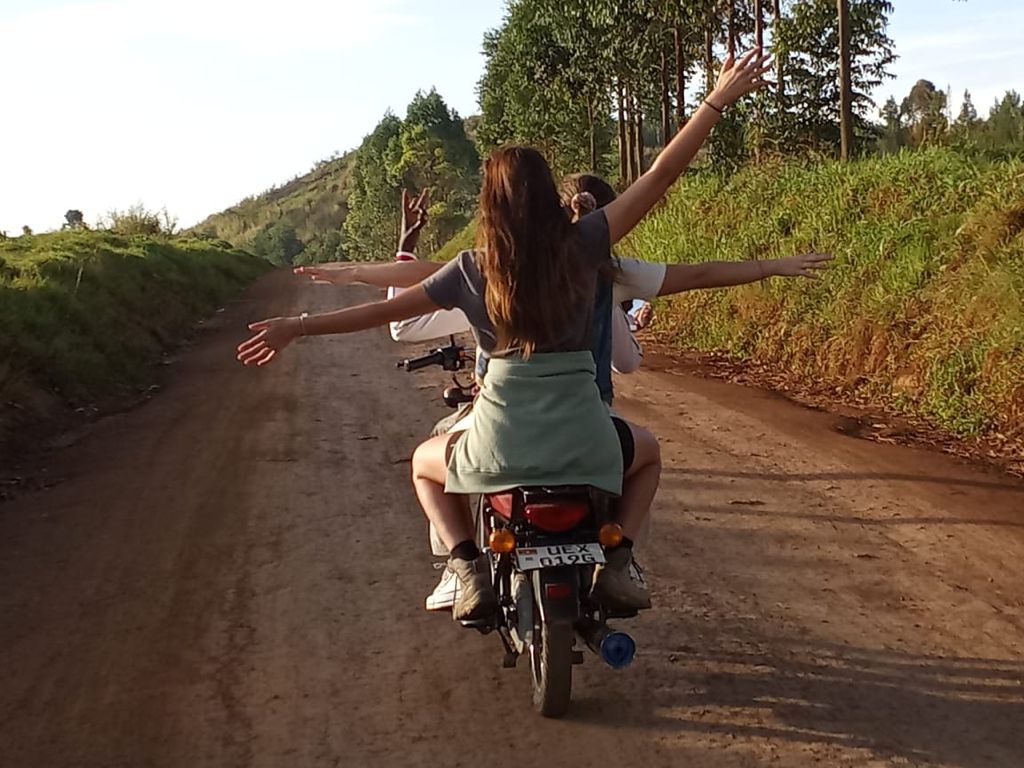 Marta Fullera nos cuenta su experiencia en África como voluntaria y además hablamos de fiestas en Alicante Marta Fullera nos cuenta su experiencia en África como voluntaria y además hablamos de fiestas en Alicante