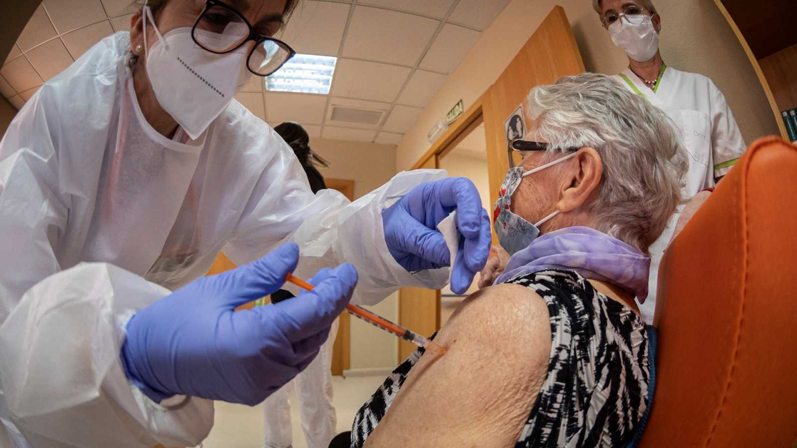 CLM empezará a vacunar a mayores de 70 años la semana que viene CLM empezará a vacunar a mayores de 70 años la semana que viene