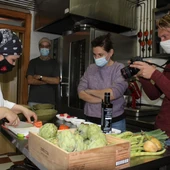 La chef ha estado acompañada de un fotógrafo con el fin de publicar un reportaje sobre esta visita profesional La chef ha estado acompañada de un fotógrafo con el fin de publicar un reportaje sobre esta visita profesional