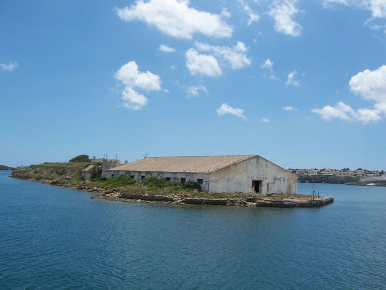 La APB compra a Defensa la Illa Planta de Maó por más de 300.000 euros La APB compra a Defensa la Illa Planta de Maó por más de 300.000 euros