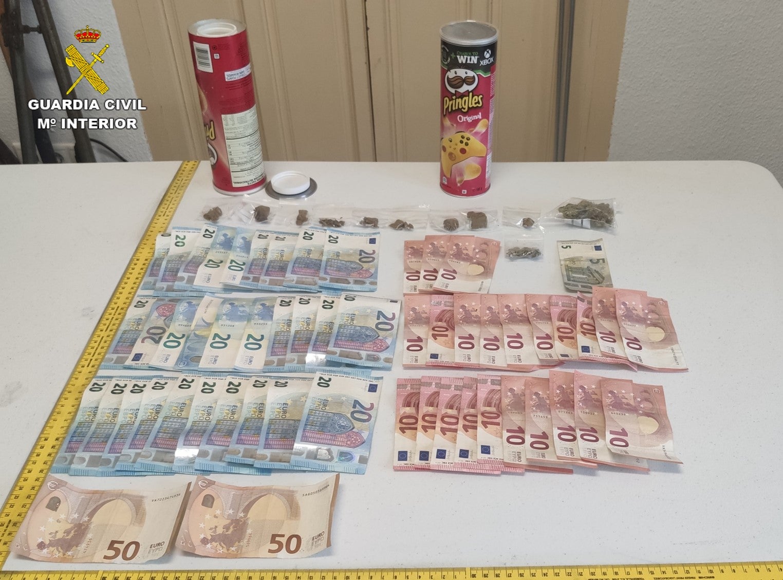 Detenidos dos vecinos de El Campello y Mutxamel por tráfico de marihuana y hachís Detenidos dos vecinos de El Campello y Mutxamel por tráfico de marihuana y hachís