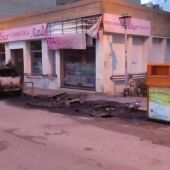 Contenedores quemados en el Camino de los Enamorados