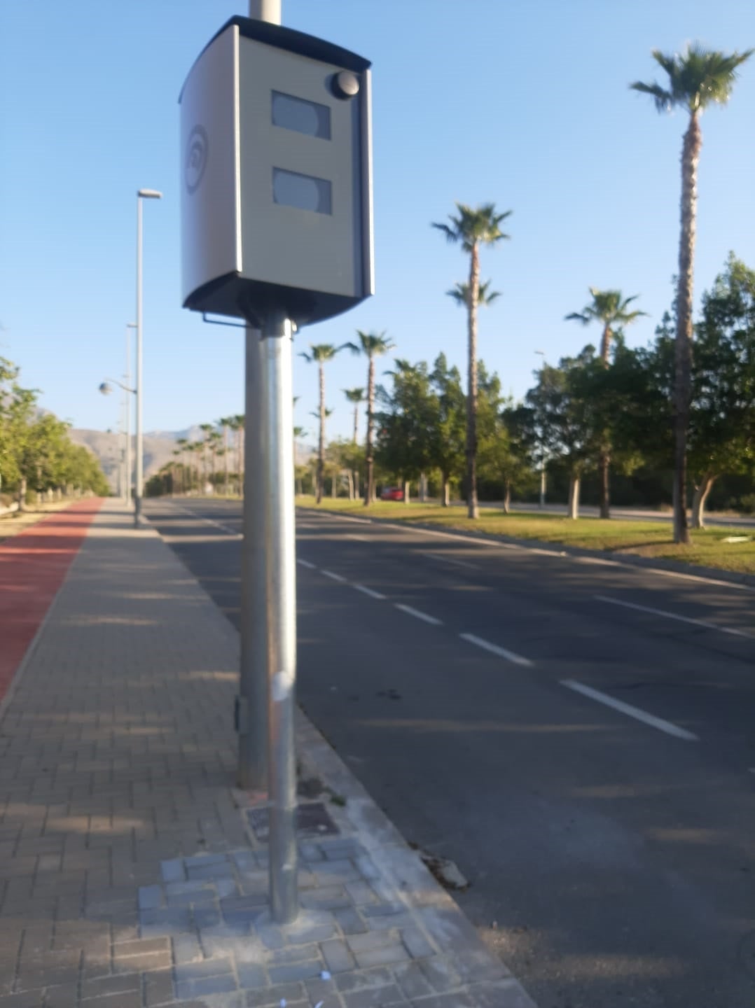 Benidorm instala cajones preparados para radares en nueve puntos con velocidades limitadas por debajo de los 30 km por hora Benidorm instala cajones preparados para radares en nueve puntos con velocidades limitadas por debajo de los 30 km por hora