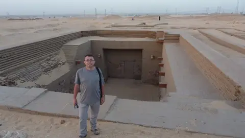 Juan Adrada en las tumbas reales de Abydos Juan Adrada en las tumbas reales de Abydos