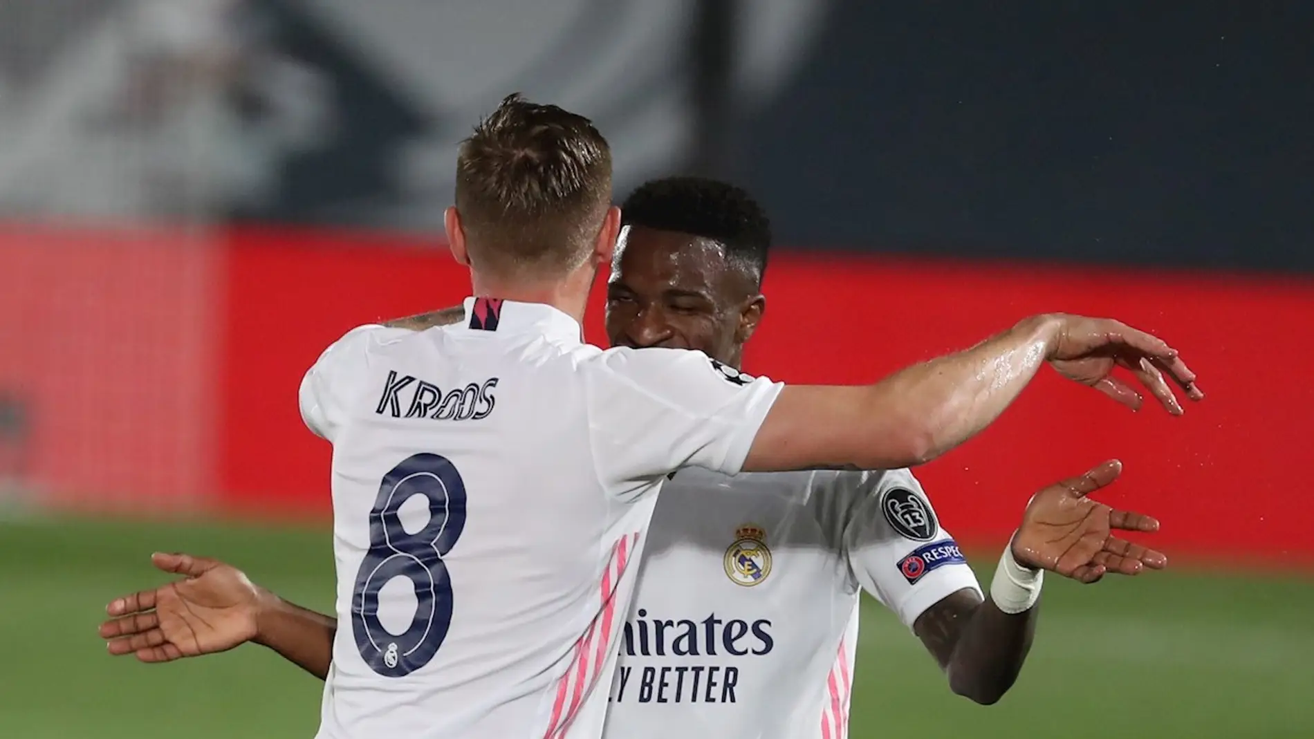 Kroos y Vinicius celebran un gol ante el Liverpool