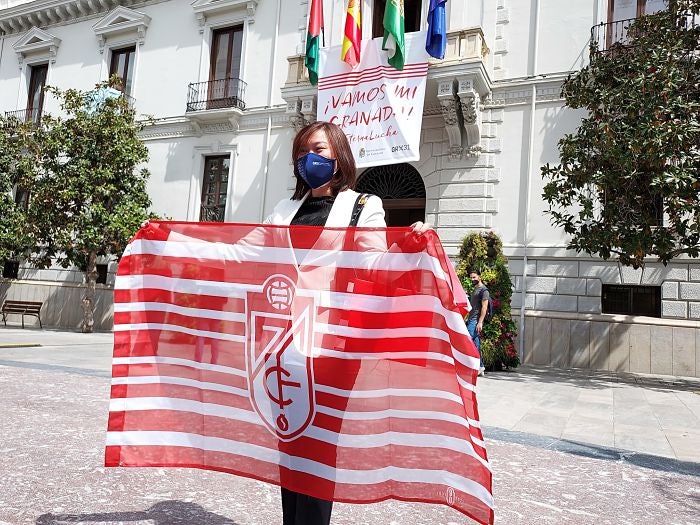 La Ciudad de Granada se engalana para recibir el partido del siglo. Onda Deportiva Granada 7/04/2021 La Ciudad de Granada se engalana para recibir el partido del siglo. Onda Deportiva Granada 7/04/2021