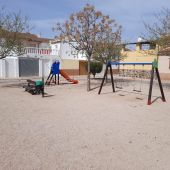 La Concejalía de Urbanismo trabaja en el arreglo de los parques infantiles de Quintanar